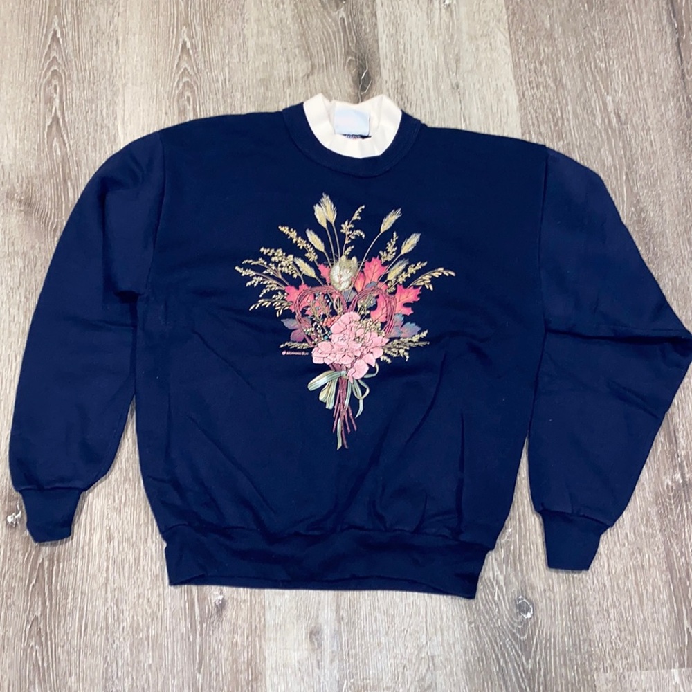 Vintage, Mock Neck, Grandma Sweatshirt with Cute Floral Graphic in Women’s M